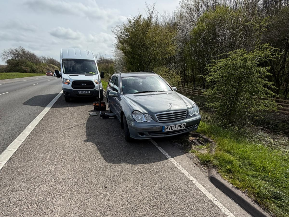Professional mobile tyre fitters